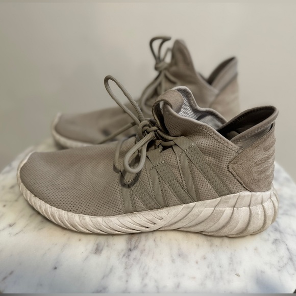 Adidas Women’s Tubular Dawn Sneakers, EUC, Size 8 (Fits a 9W) - Picture 5 of 11